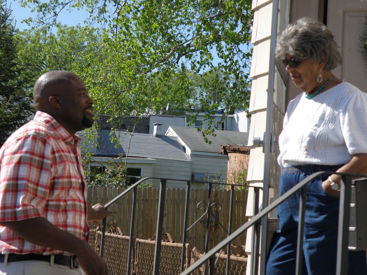 Kelly Kimbrough speaking with residents in the 4th Ward.